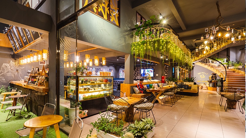 Không gian quán Cafe Tỏi Đen