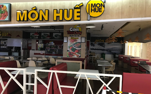 Không gian nhà hàng Món Huế