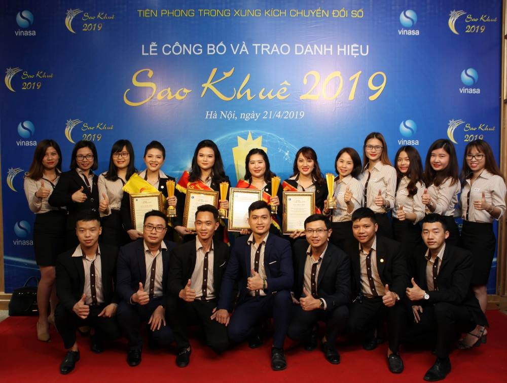 tập thể cán bộ nhân viên đại diện MISA tham dự lễ trao danh hiệu Sao Khuê 2019