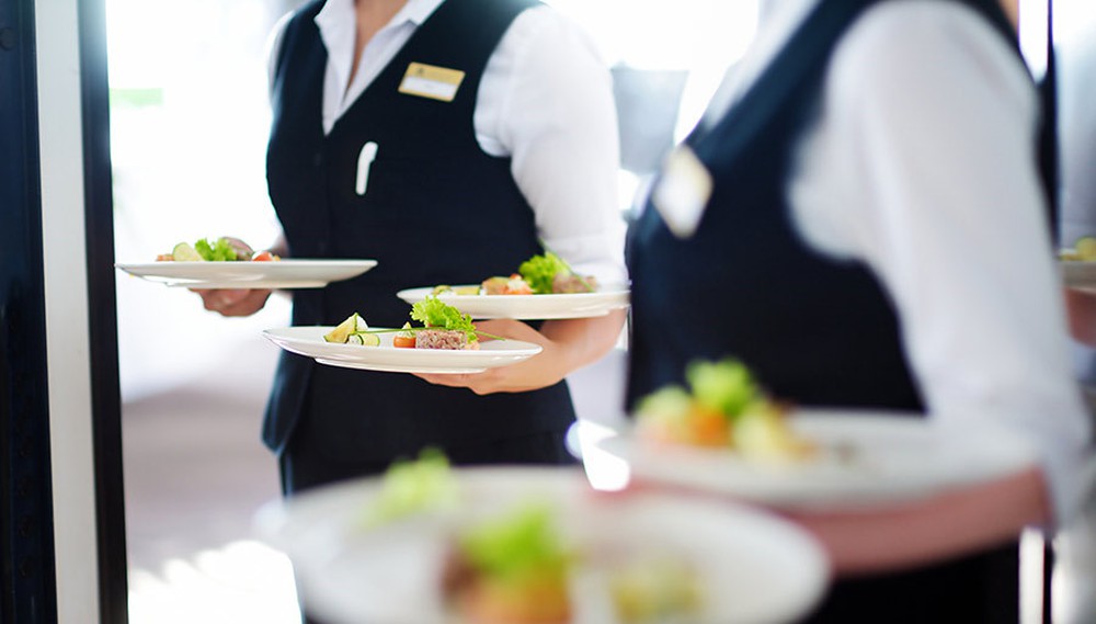 Các bước đào tạo nhân viên phục vụ bàn nhà hàng chuyên nghiệp