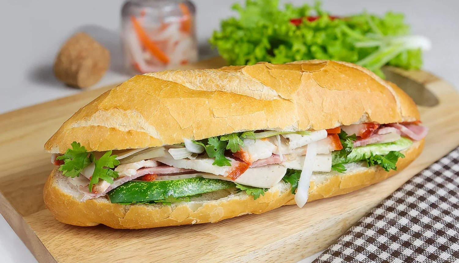 khách hàng mục tiêu cửa hàng bán bánh mì