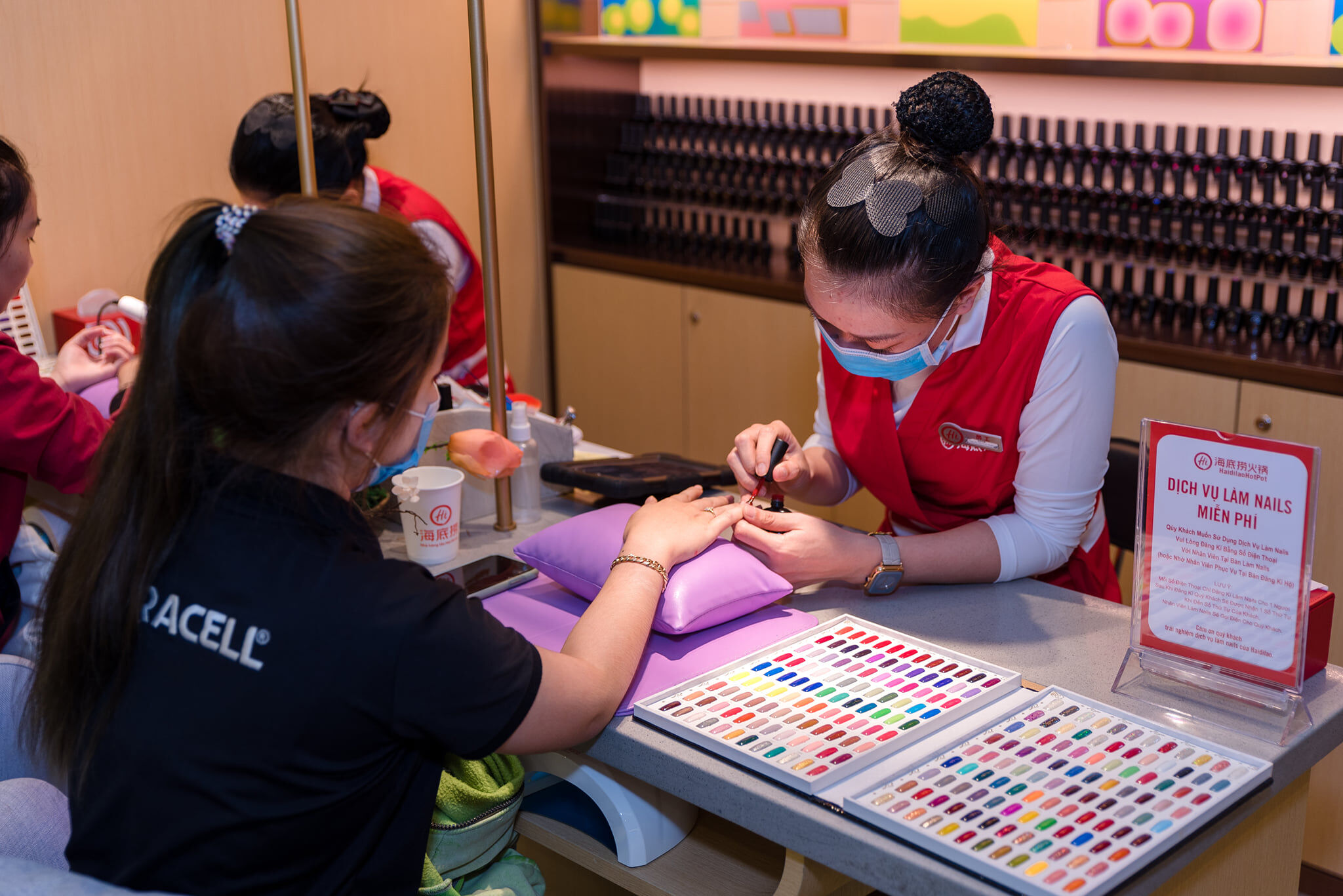 khu vực làm nail của haidilao