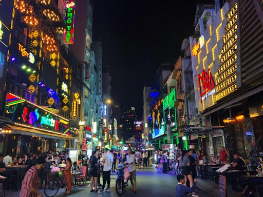 Ăn đêm Sài Gòn tại Bùi Viện