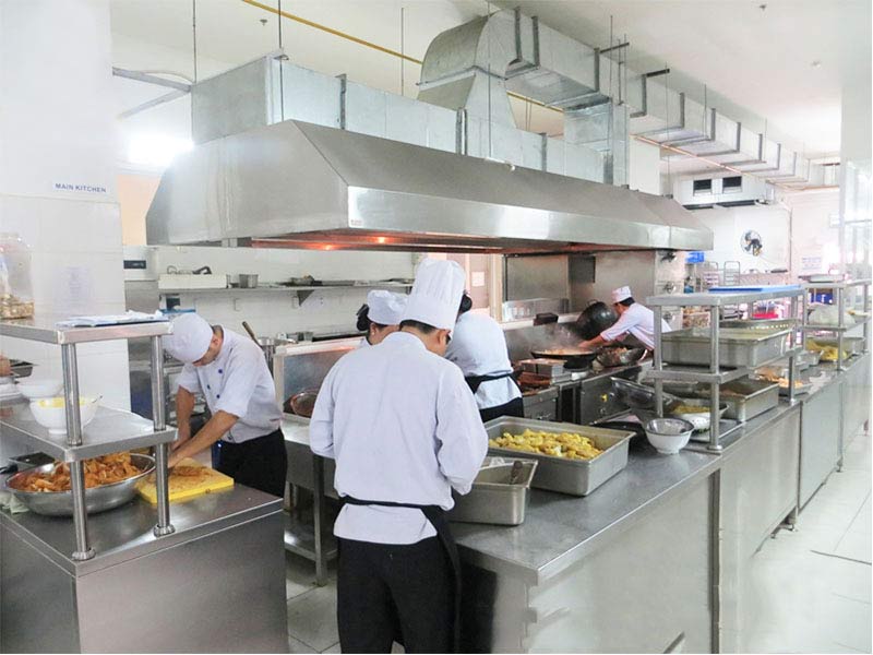 Kế toán căn cứ chứng từ mua vào dựa trên định mức tiêu hao mà bếp trưởng xây dựng