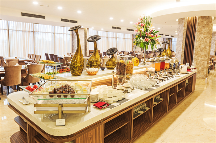 Trang trí và sắp đặt quầy line buffet