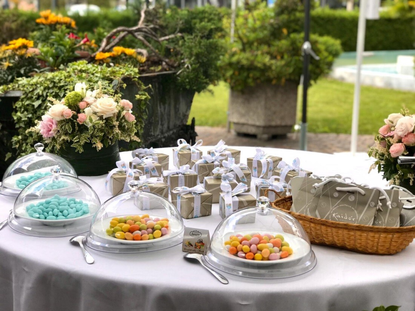 Sắp xếp bàn tiệc buffet