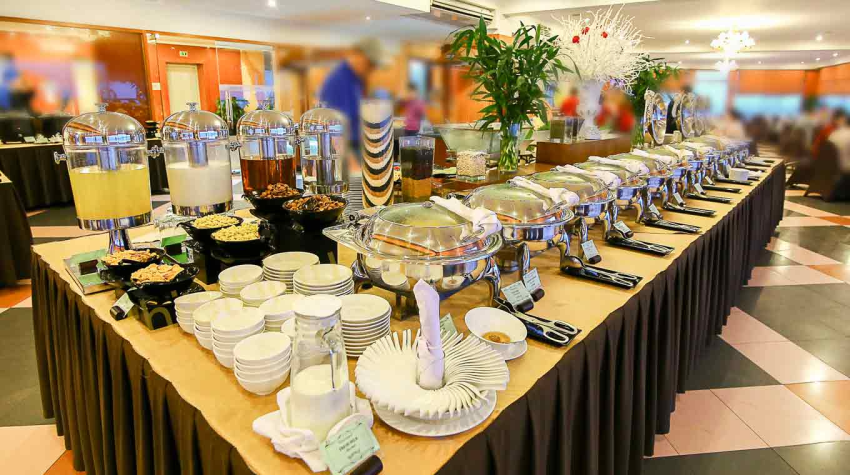 Sắp xếp dụng cụ ăn uống