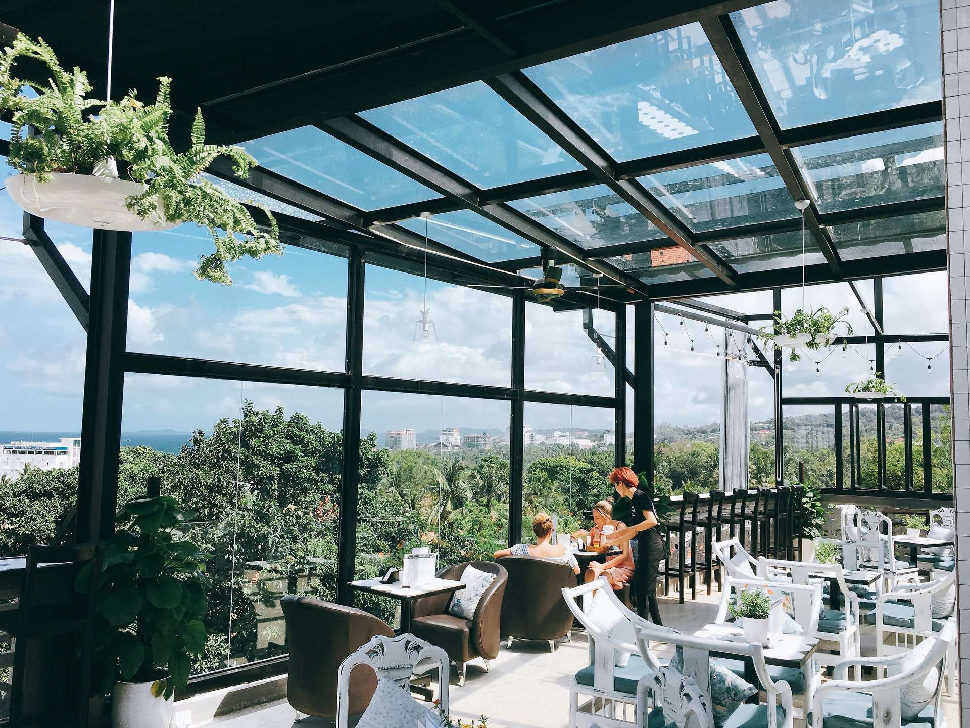 mở quán cafe sân thượng