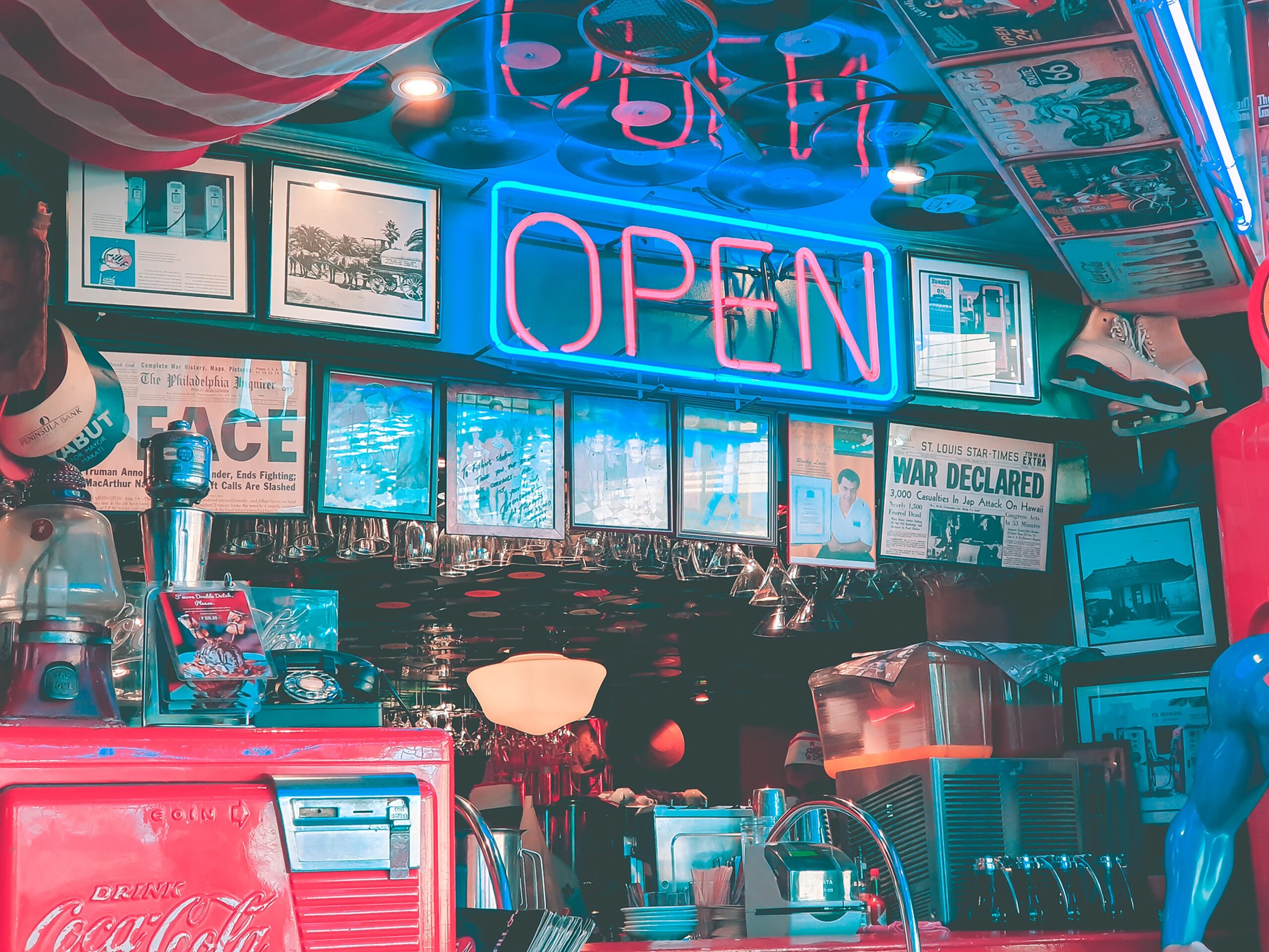 ánh sáng khi thiết kế quán bar