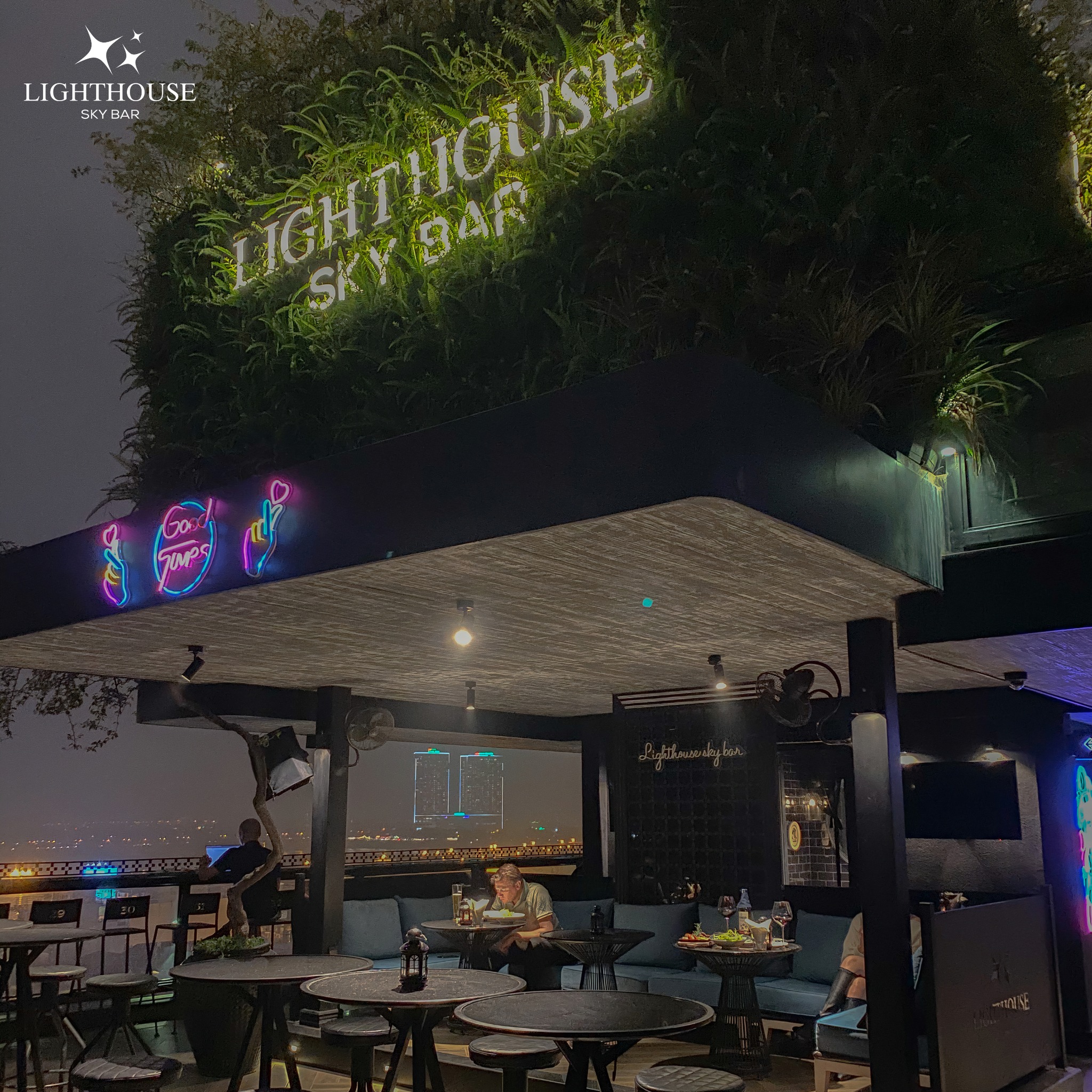 Nhà hàng Fine Dining Lighthouse Sky Bar & Restaurant