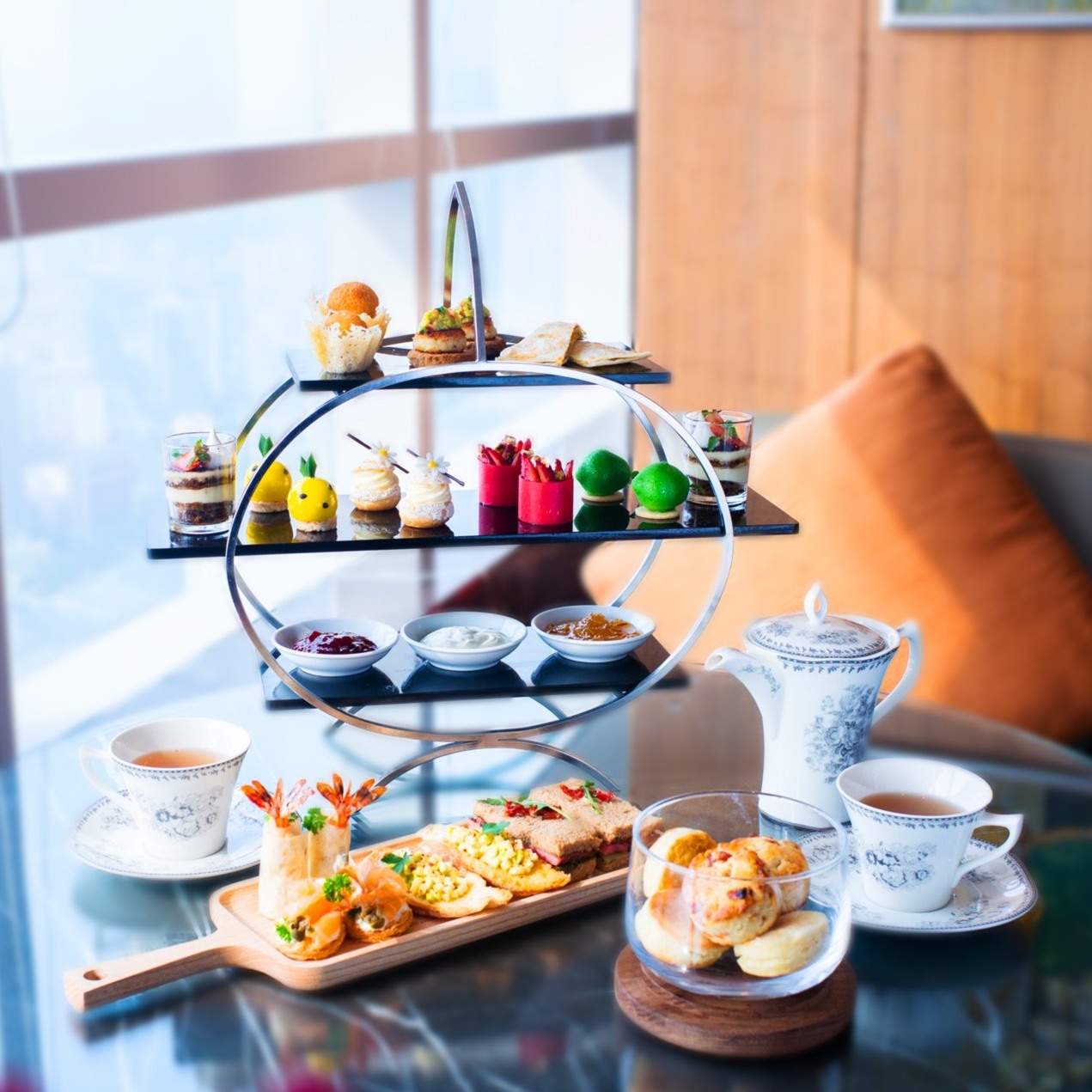 Tiệc trà tại nhà hàng Fine Dining The Hive Lounge
