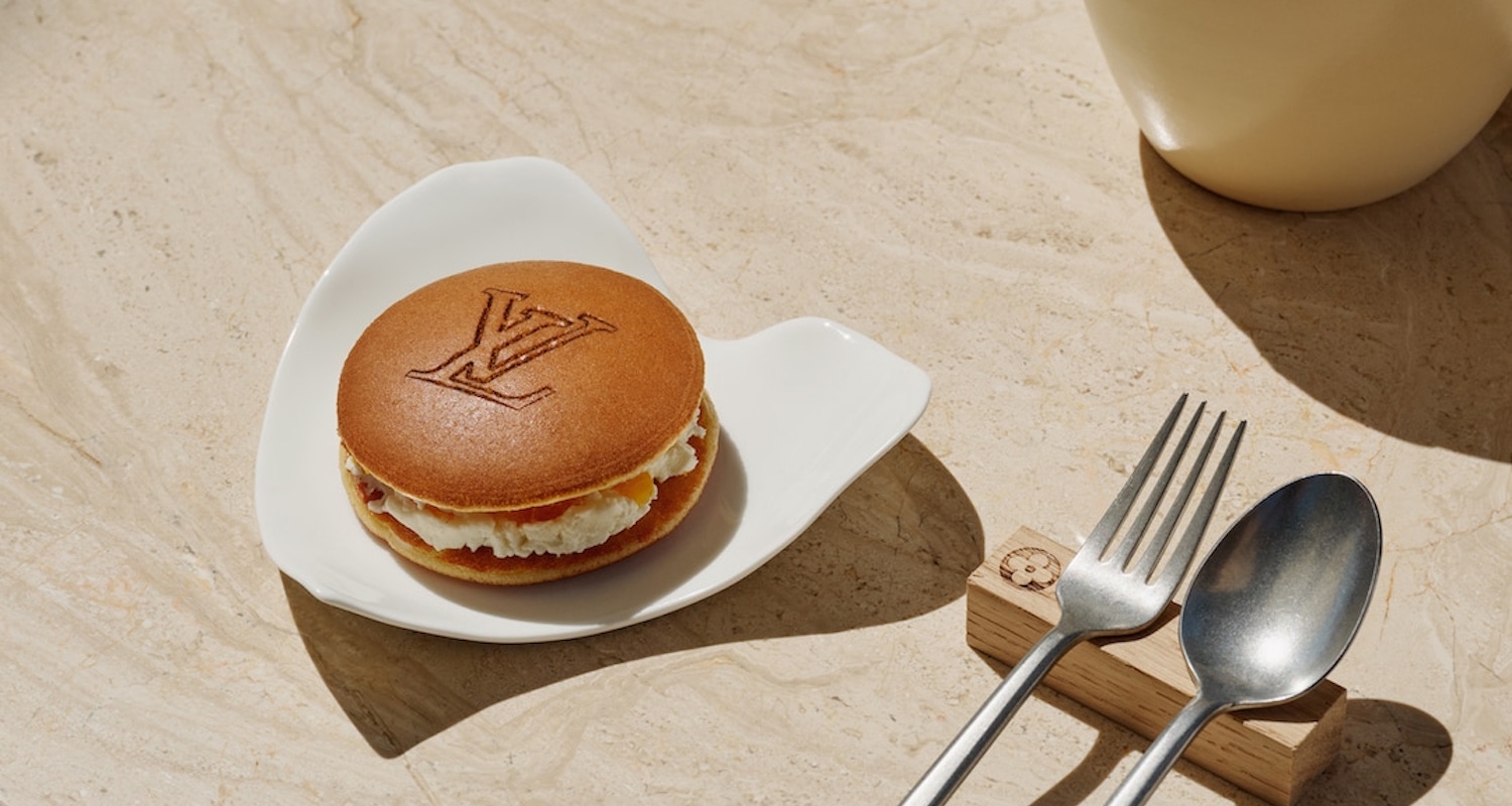 Món bánh in logo đặc trưng của Louis Vuitton
