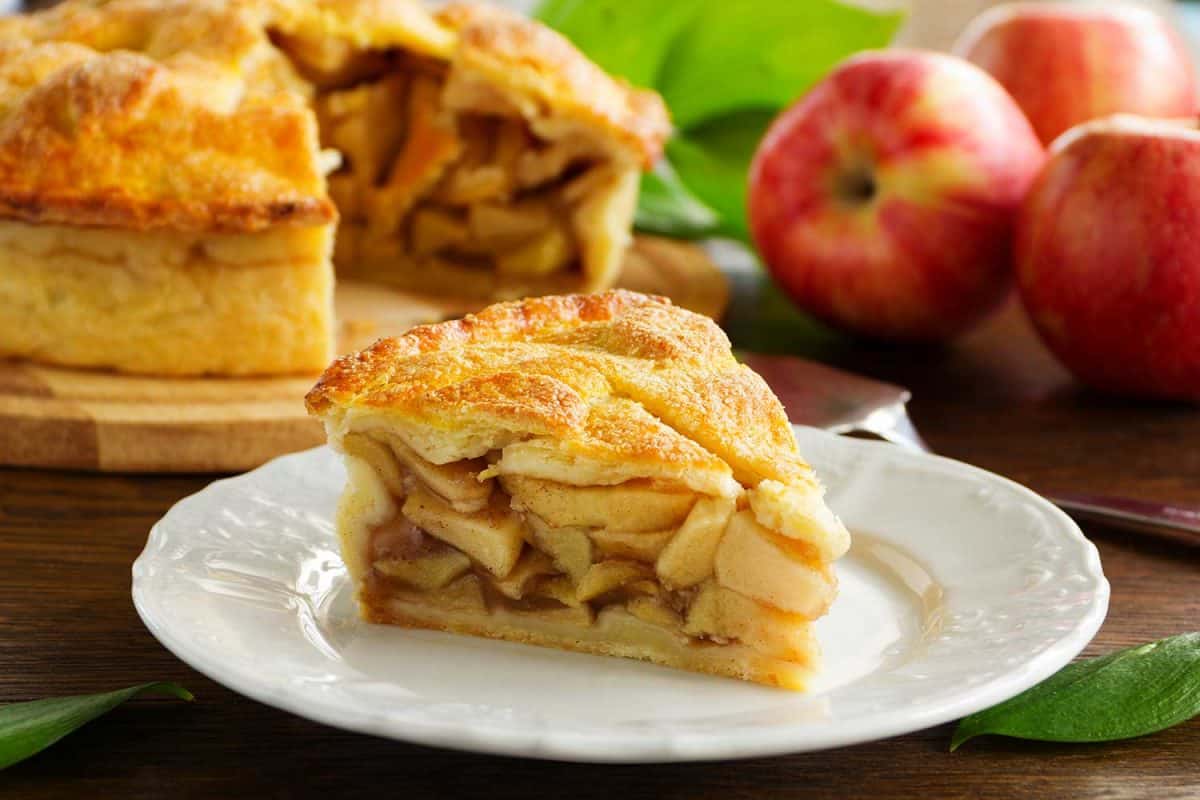 Các món tráng miệng trong nhà hàng Âu: bánh táo Apple Pie
