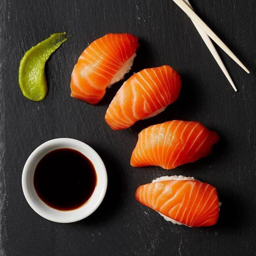 cá hồi: nguyên liệu làm sushi