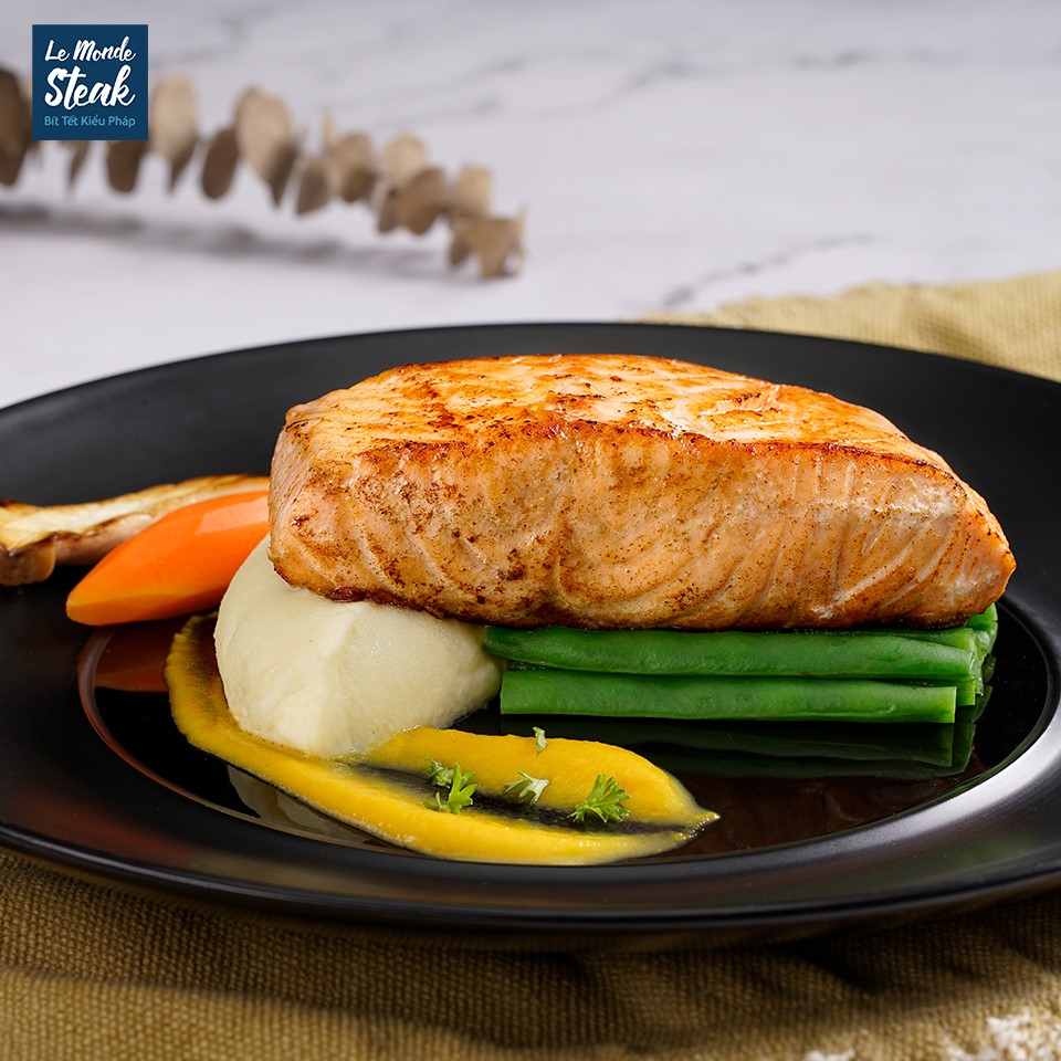 Cá hồi áp chảo Le Monde Steak