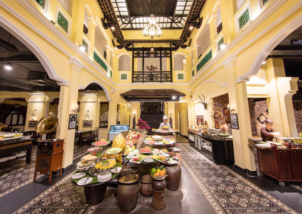 Khu vực buffet quốc tế - Nhà hàng Sen Tây Hồ
