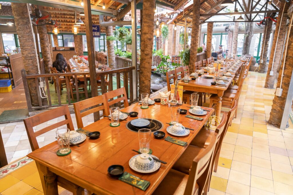 Không gian nhà hàng Bò tơ Quán Mộc - nhà hàng rẻ cho nhóm ở Hà Nội 