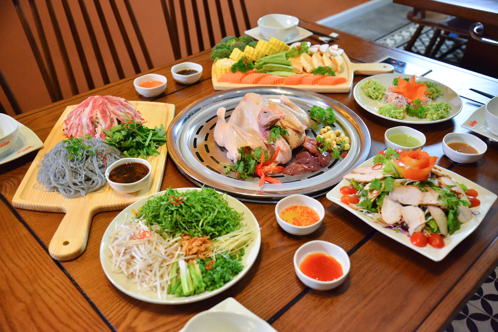 Lẩu Gà Úp Tú Xương
