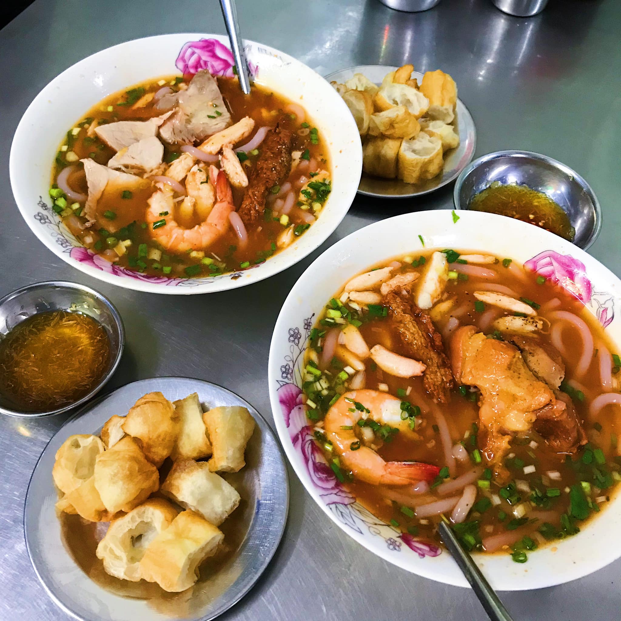 Quán bánh canh Hoàng Lan