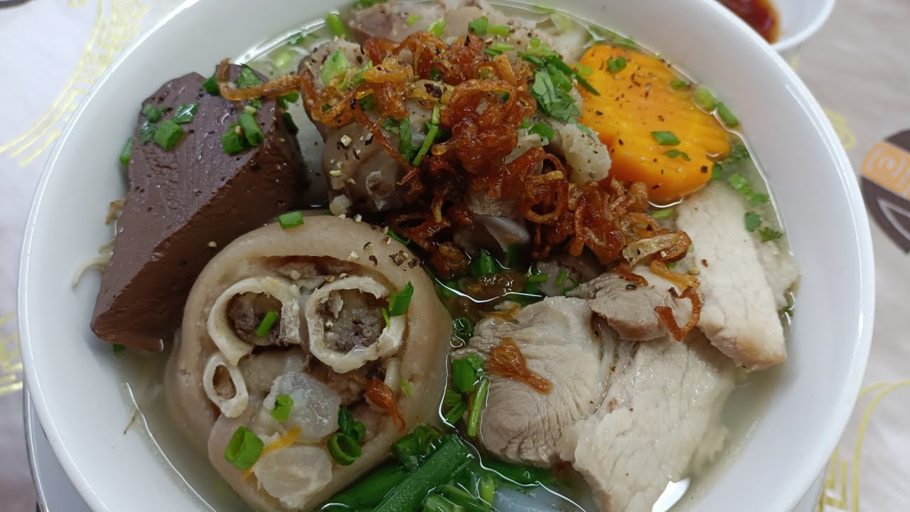 Quán bánh canh giò heo Bình Thới