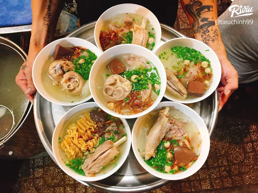 Bánh canh giò heo quán 136