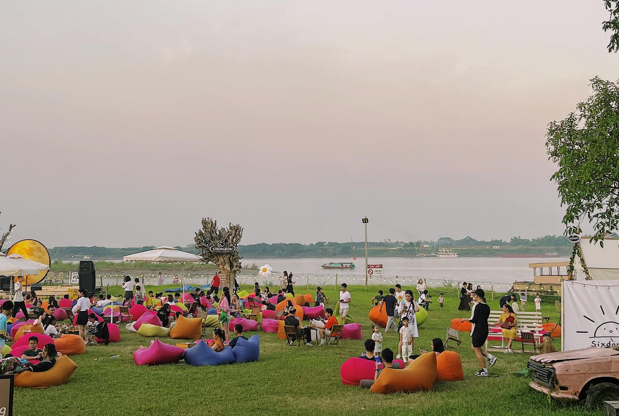 Không gian Sixdoong Cafe & Camping