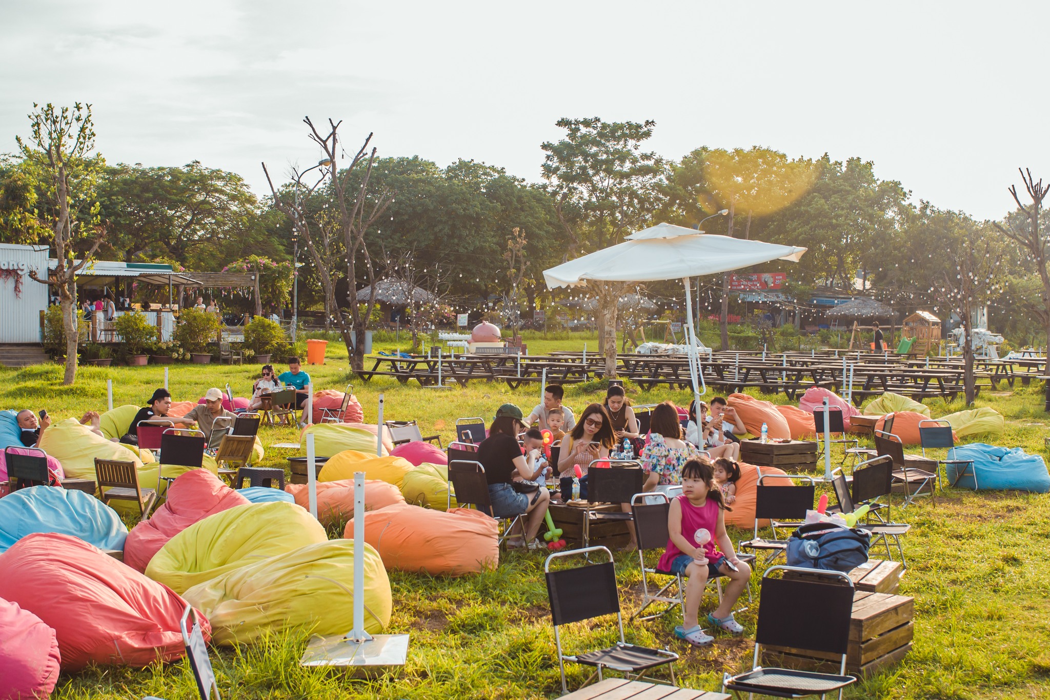 Review không gian cafe của Sixdoong Cafe & Camping