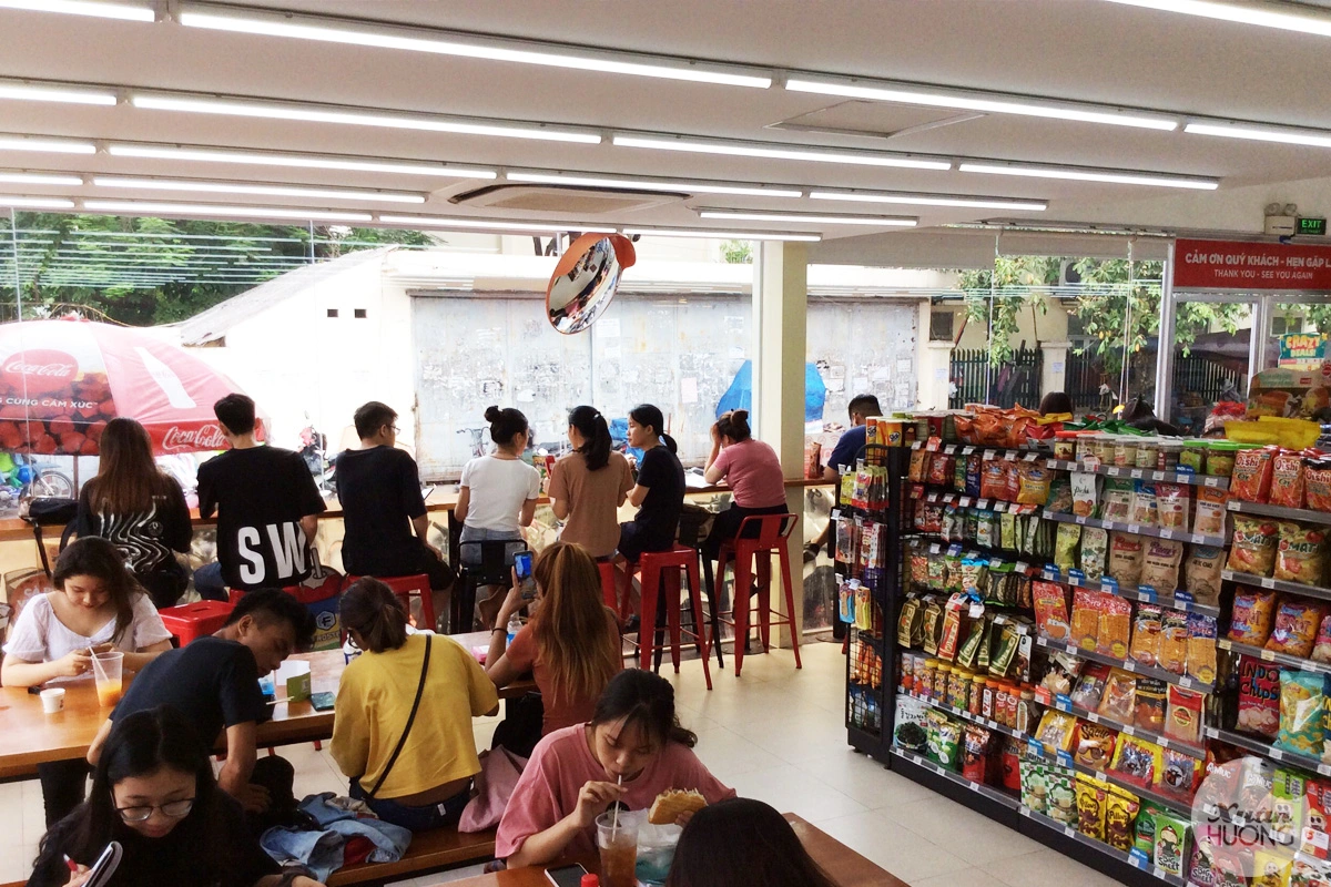 không gian cửa hàng circle K