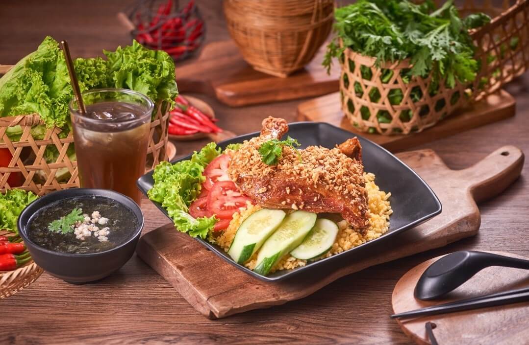 Mở quán cơm gà xối mỡ có lãi không