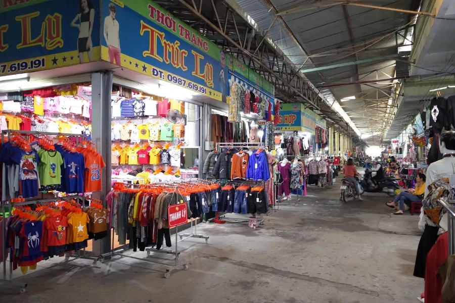bán quần áo tại hội chợ