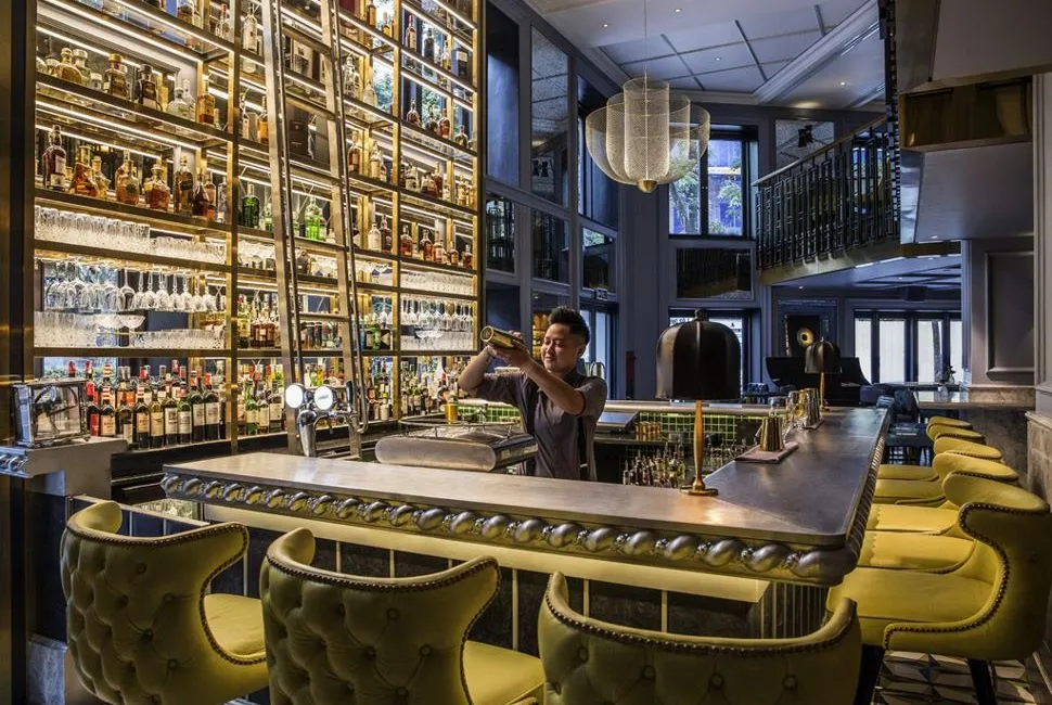 nhà hàng bistro kết hợp quầy bar và cocktail