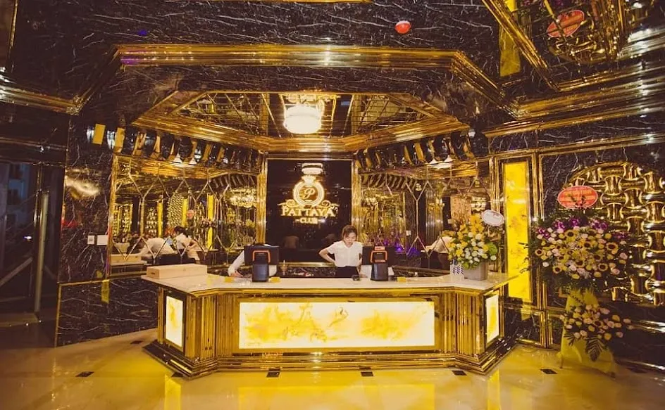 quản lý sắp xếp phòng hát karaoke