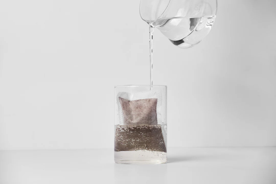 cách pha cafe cold brew bằng túi lọc trà