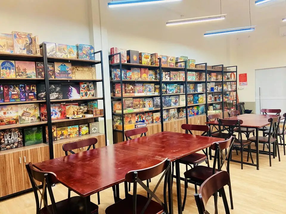 thiết kế không gian quán cafe board game