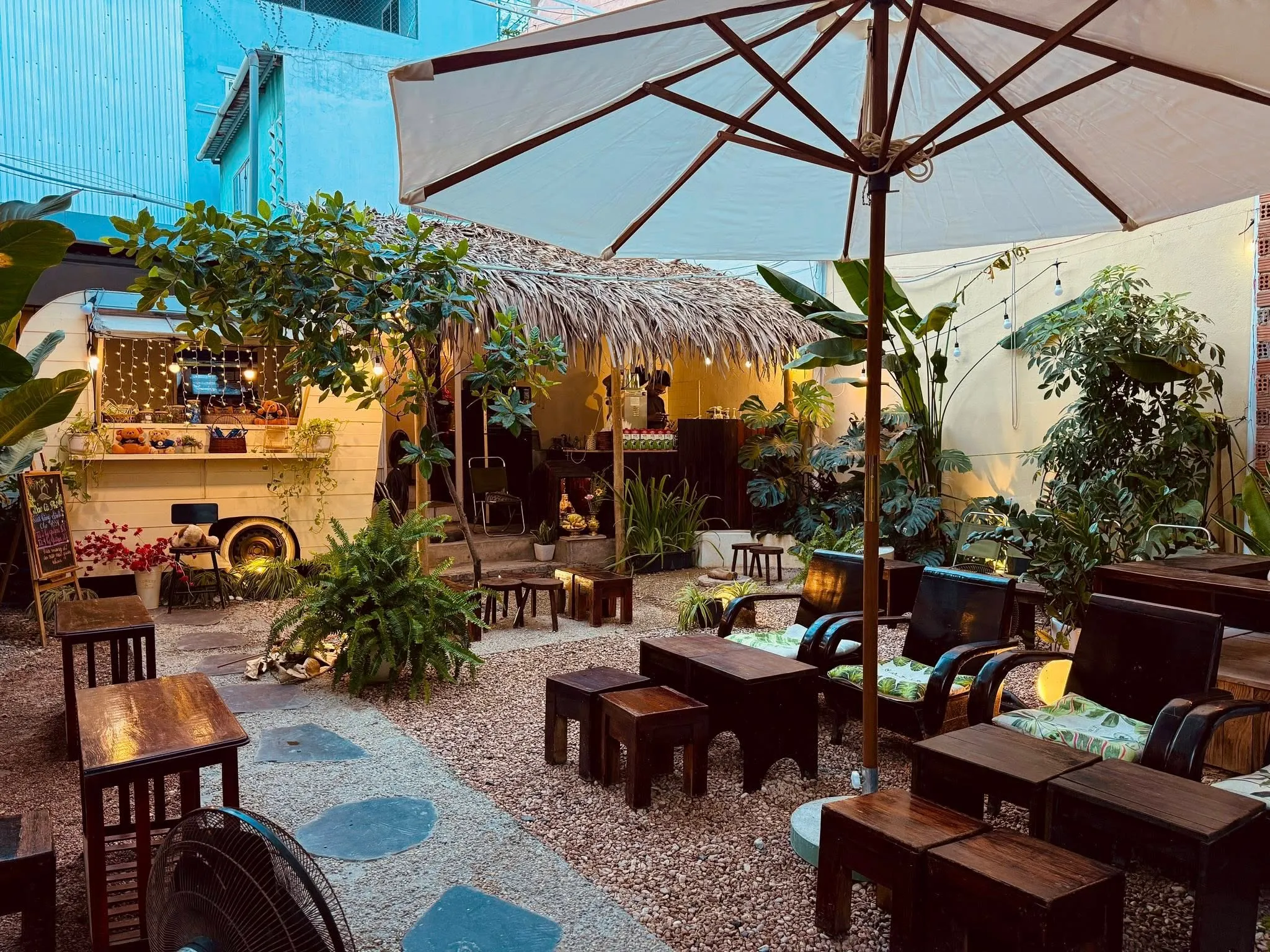 không gian quán cafe hát cho nhau nghe