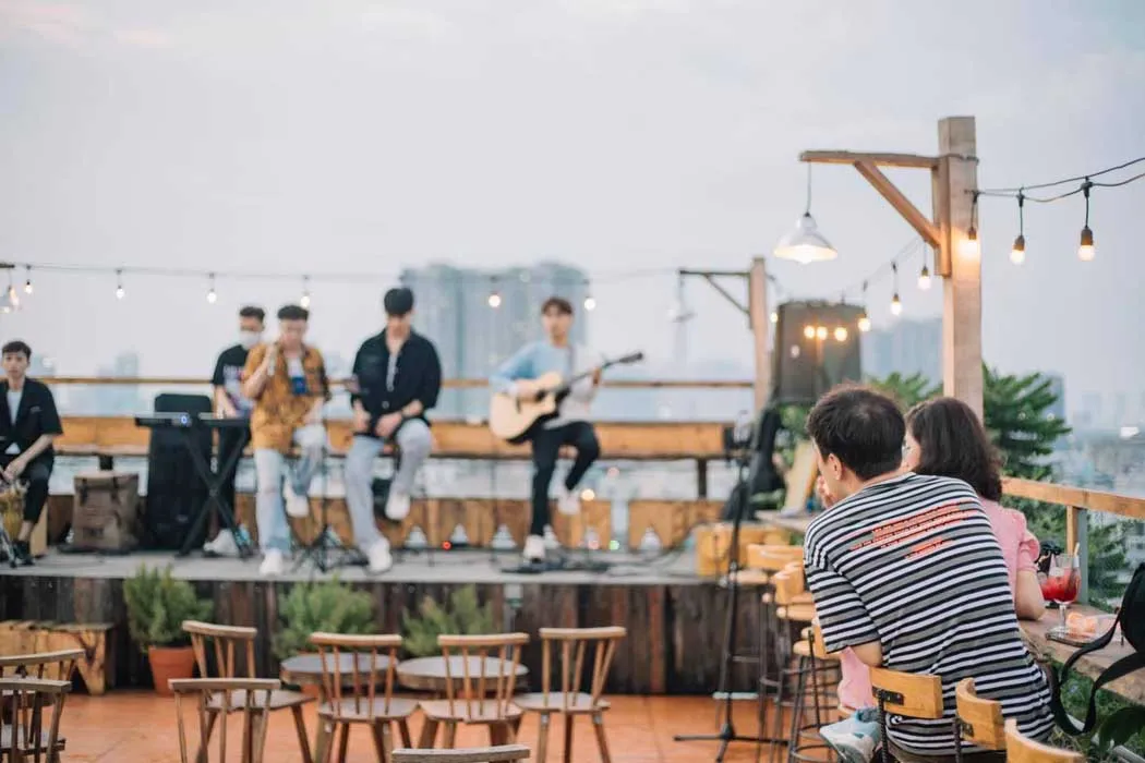 tuyển dụng đào tạo nhân viên quán cafe nhạc sống