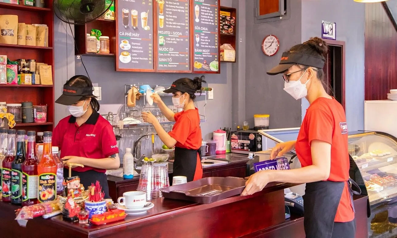 nhân viên phục vụ quán cafe 300 triệu